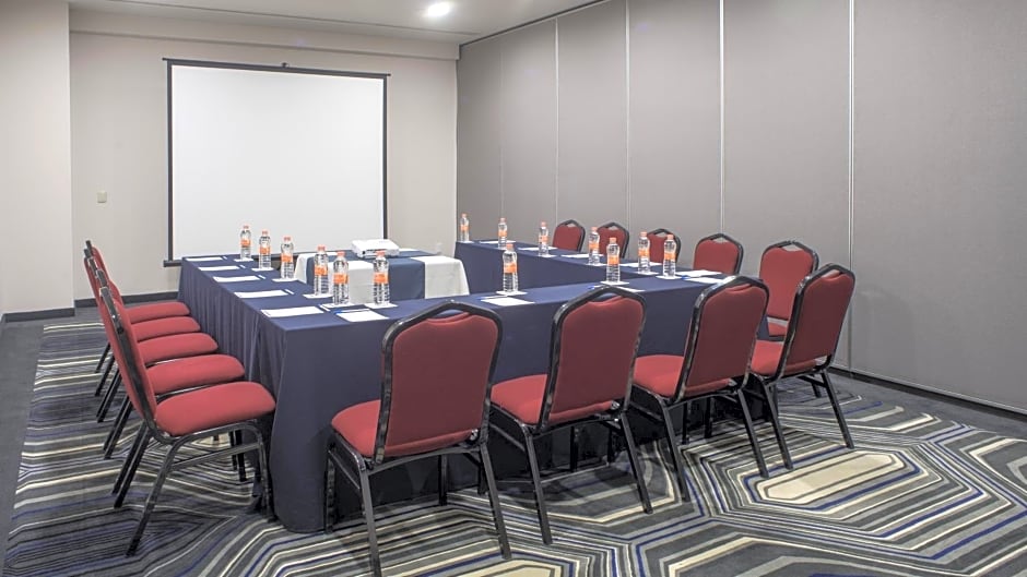 Holiday Inn Express Mexico - Toreo By IHG