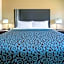 Days Inn by Wyndham Le Roy/Bloomington Southeast
