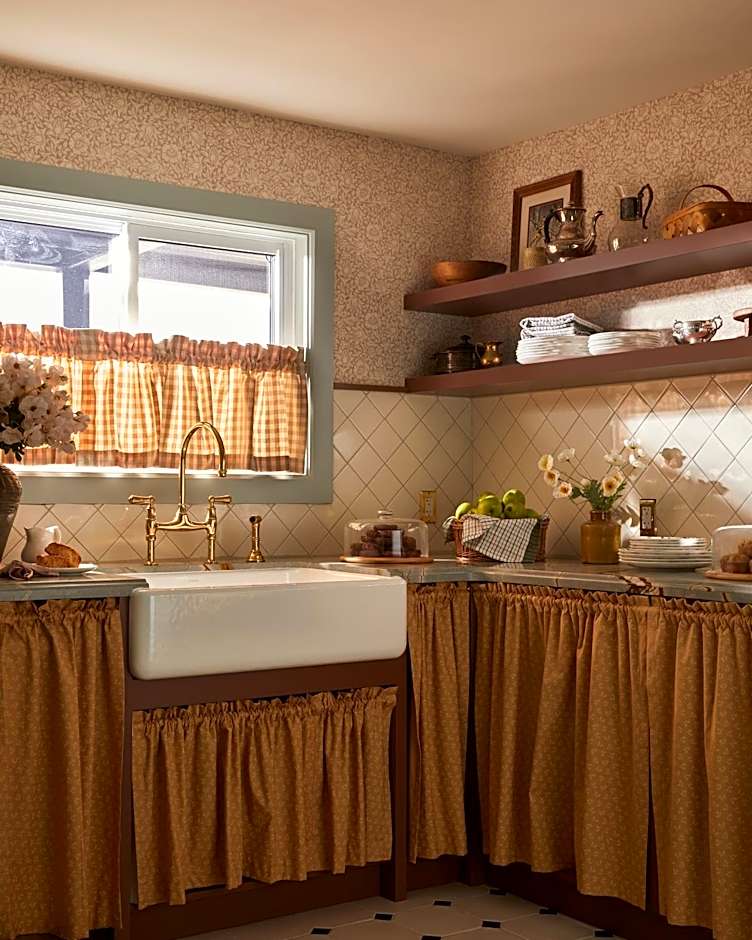 The June Motel, Beaver Valley