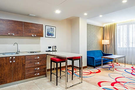 Deluxe King Room with Kitchenette