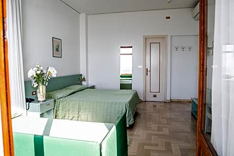 Standard Triple Room with Sea View