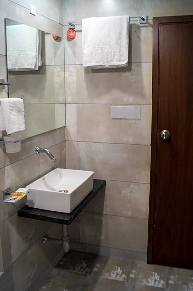 Hotel Midtown, Vadodara