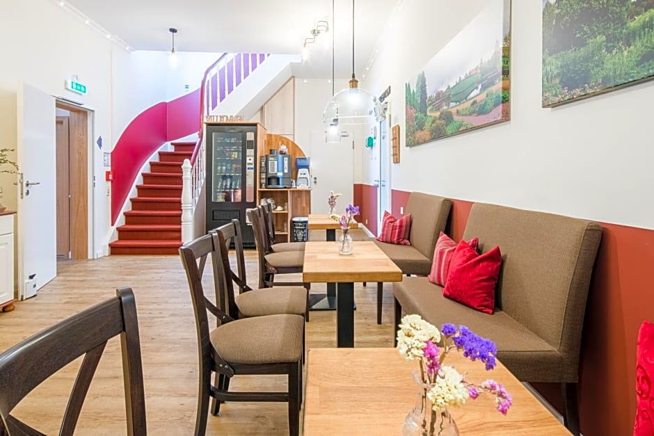 Schäfers Hotel, Self-Check-in, Cafe und Bäcker am Hotel