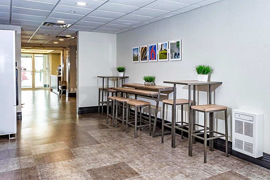 Motel 6-Saskatoon, SK