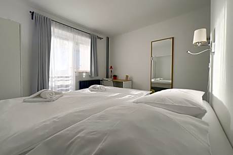 Double Room with Balcony and Mountain View