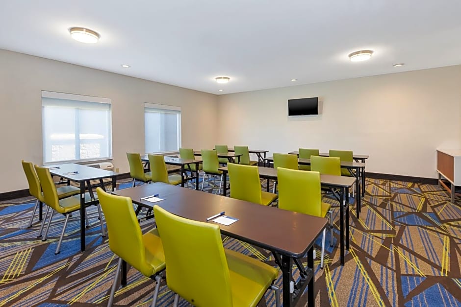 Holiday Inn Express and Suites Three Rivers, an IHG Hotel