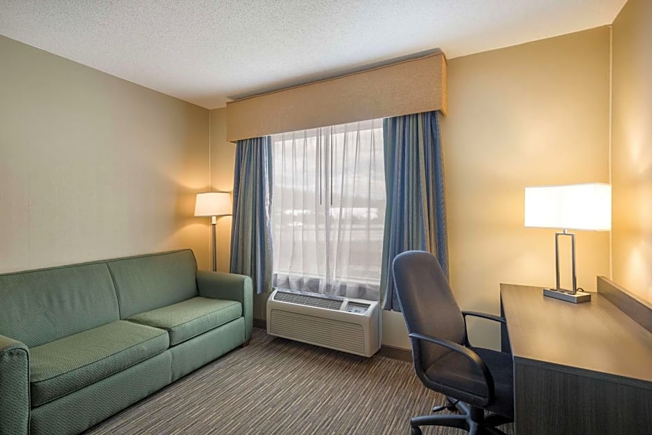 Quality Inn & Suites Fishkill South near I-84