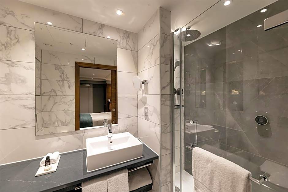 100 Queen's Gate Hotel London, Curio Collection by Hilton
