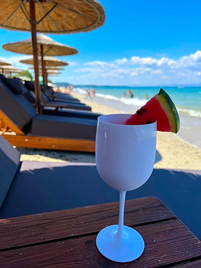 Royal Hotel and Suites