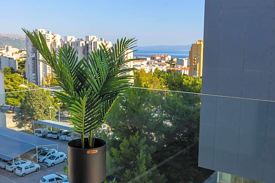 Apartment - free parking in garage , mountain and seaview , quiet neighbourhood