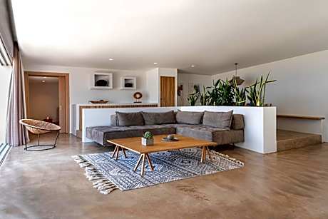 Four Bedroom Villa with Infinity Pool