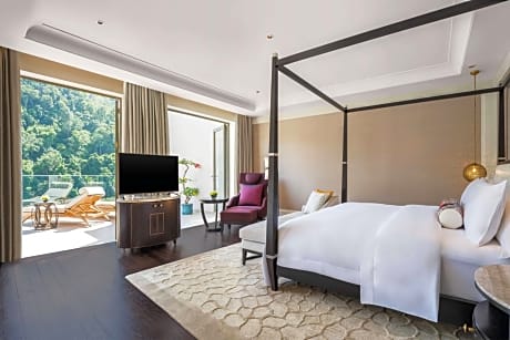  1 King Bed, Sea View, Rainforest View, Corner, Penthouse Suite