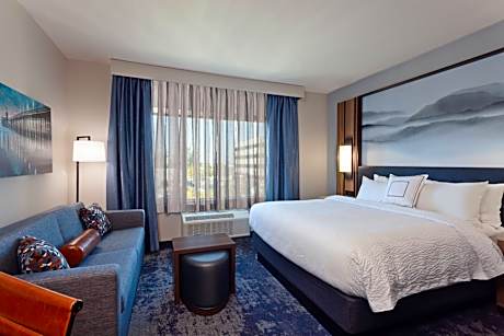 King Studio with Sofa Bed