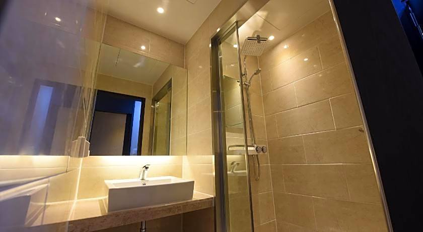 Geoje Artnouveau Suite Hotel
