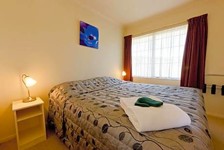 One-Bedroom Apartment with Balcony