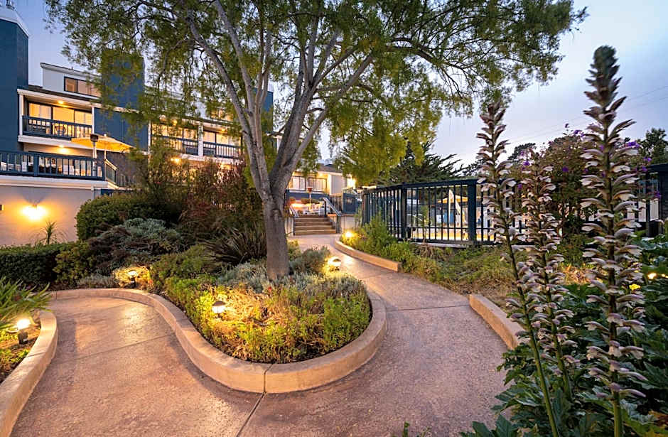 Mariposa Inn And Suites