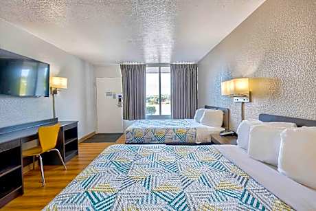 2 Full Beds | Suite, Nsmk, Kitchen, Sofa-Bed