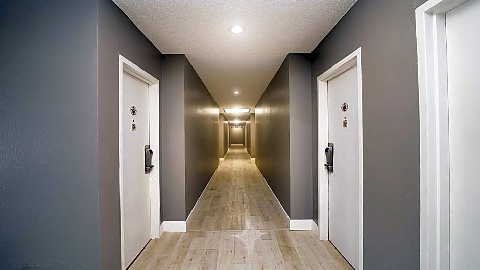 SeaSide Inn & Suites