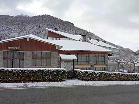 Hotel y Apartamentos SNO Isaba