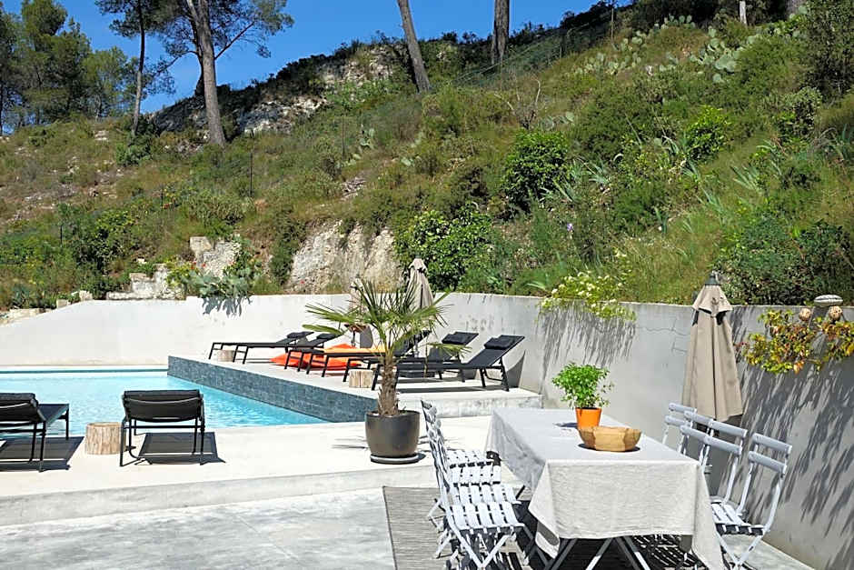 Arty Provence, vue, calme et piscine chauffée dans les Alpilles proche St-Rémy-de-Provence