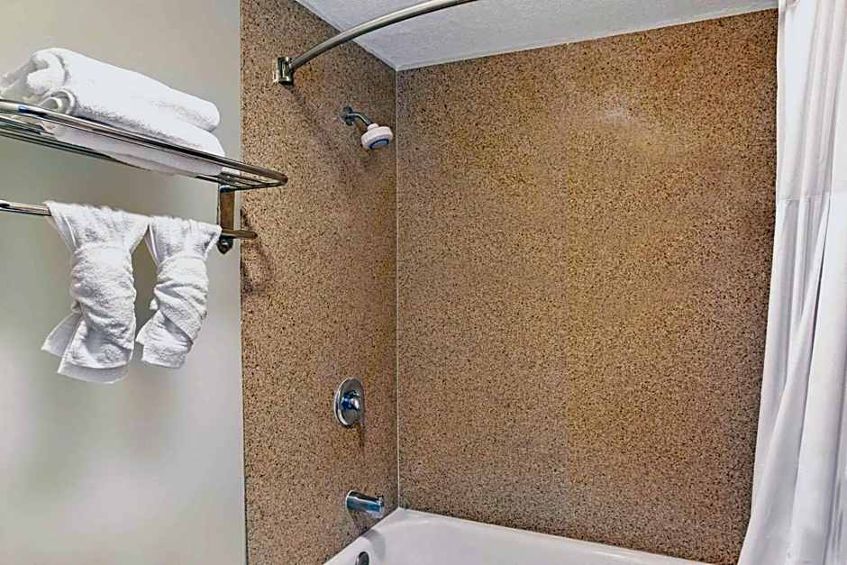 Cabana Inn & Suites