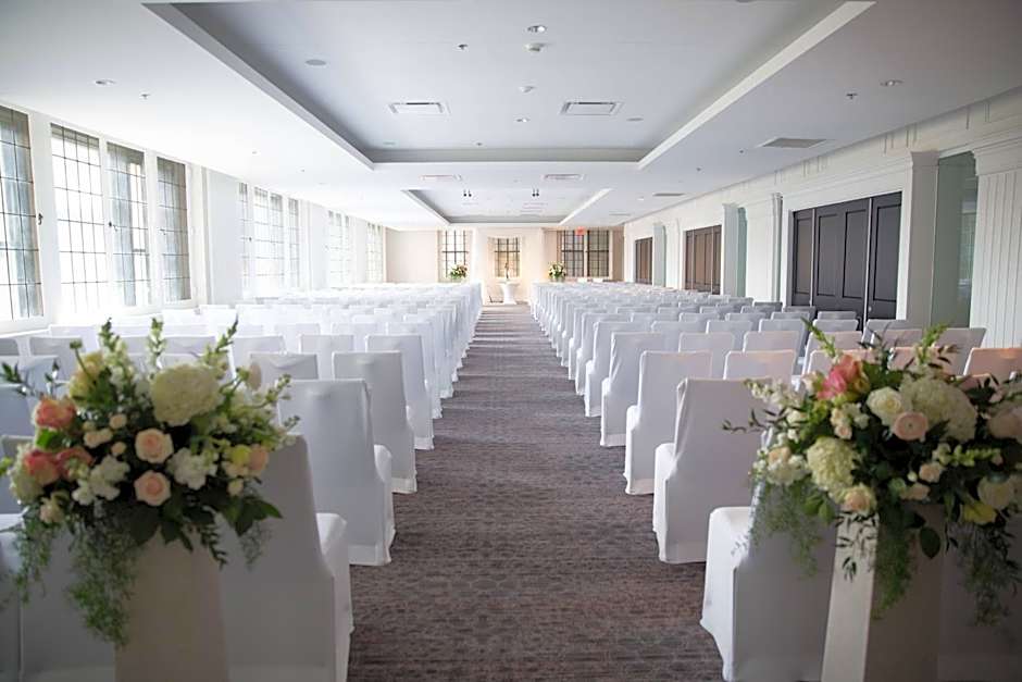 Renaissance by Marriott Cincinnati Downtown Hotel