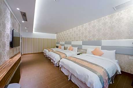 Family Suite (6 Adults)