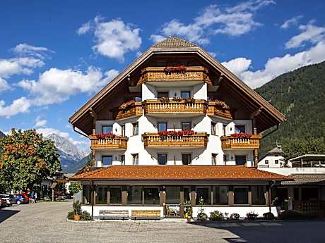 Schmalzlhof Hotel & Apartments