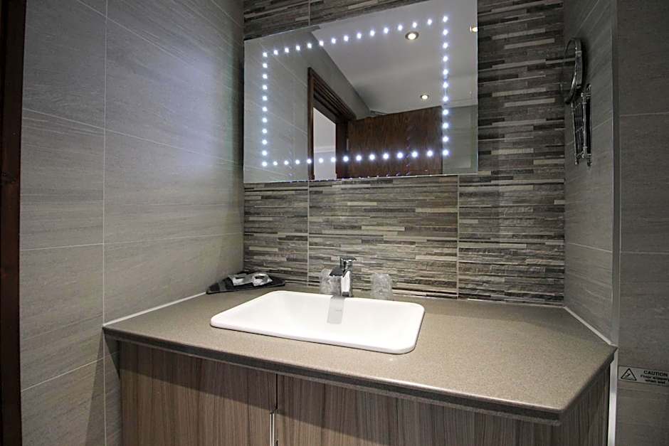 Best Western Plus Pastures Hotel