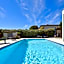Family house with swimming pool & sea view