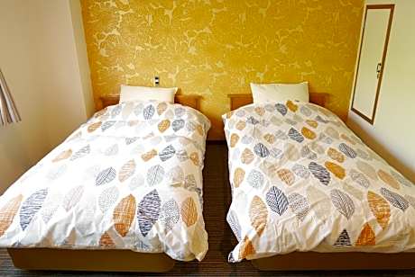 Budget Twin Room with Private Toilet