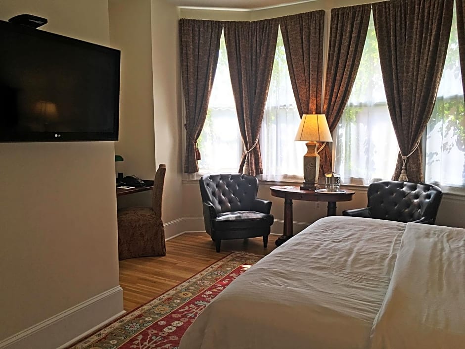 Morris House Hotel - Bed And Breakfast