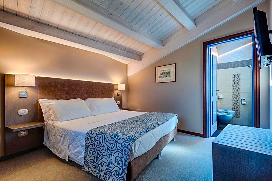 La Grotta Hotel