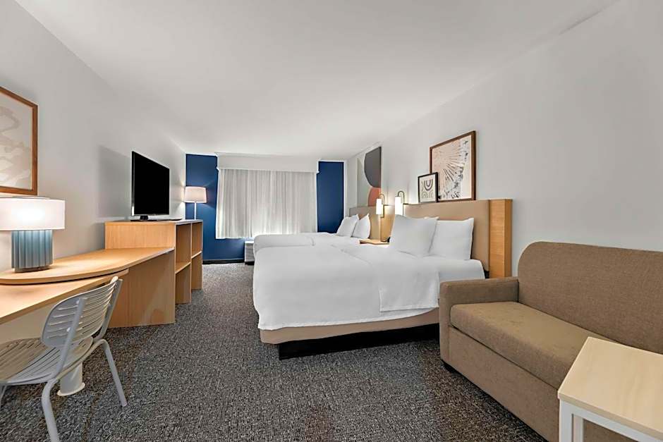 Spark by Hilton Tupelo