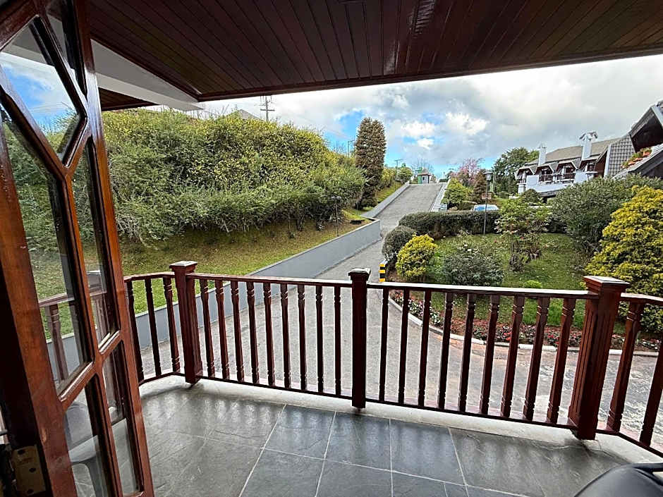 Suite with Hot and Cold Air Conditioning