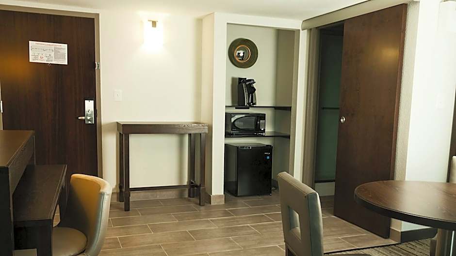 Photo 1 of 4 of 1 King Bed Suite, Mobility Accessible, Bathtub