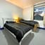Harewood Lodge - Single and Double Rooms Self Serve Apartment