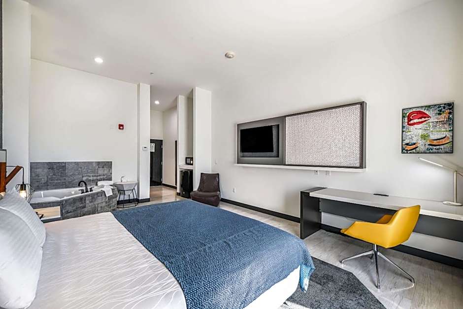 Hy-Lo Hotel, Ascend Hotel Collection