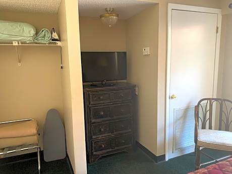 Oak Square 412