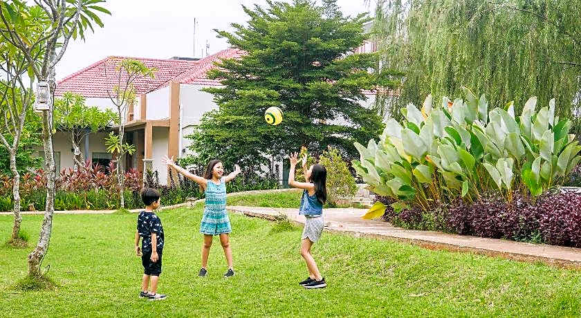 Front One Akshaya Hotel Karawang