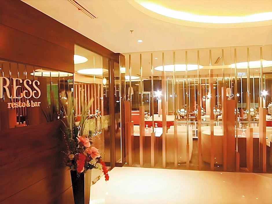 Empress Hotel Makassar City Center by LIFE