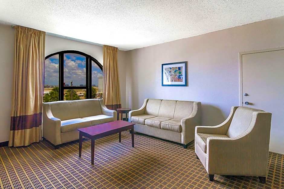 Clarion Inn & Suites Miami International Airport
