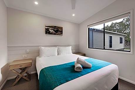 Superior 2 Bedroom Cabin - Sleeps 4