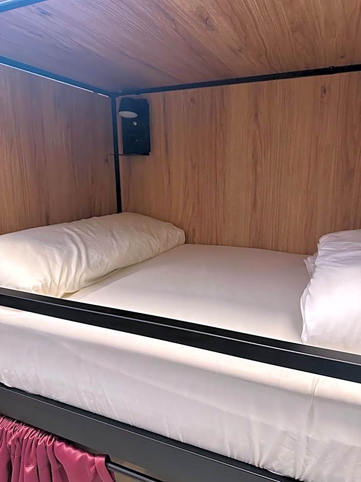 Senda Hostel Retiro - Atocha & Madrid Centro