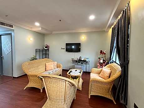 Honeymoon Suite
