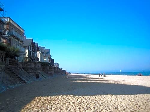 Centre de Vacances CPCV Normandie à 50 metres de la plage de Houlgate