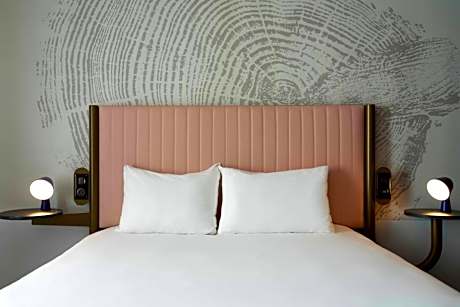 2 rooms next to each other (2 double rooms)