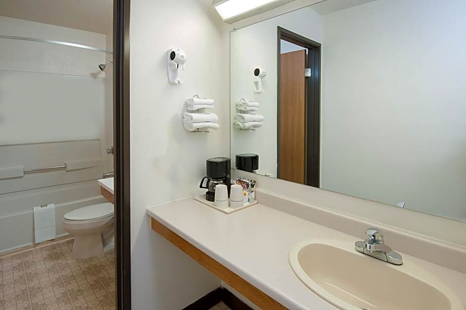 Super 8 by Wyndham Salmon Arm