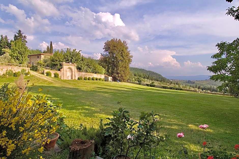ISA-Farmhouse with swimming-pool in Chianti-area in the middle of Tuscan nature
