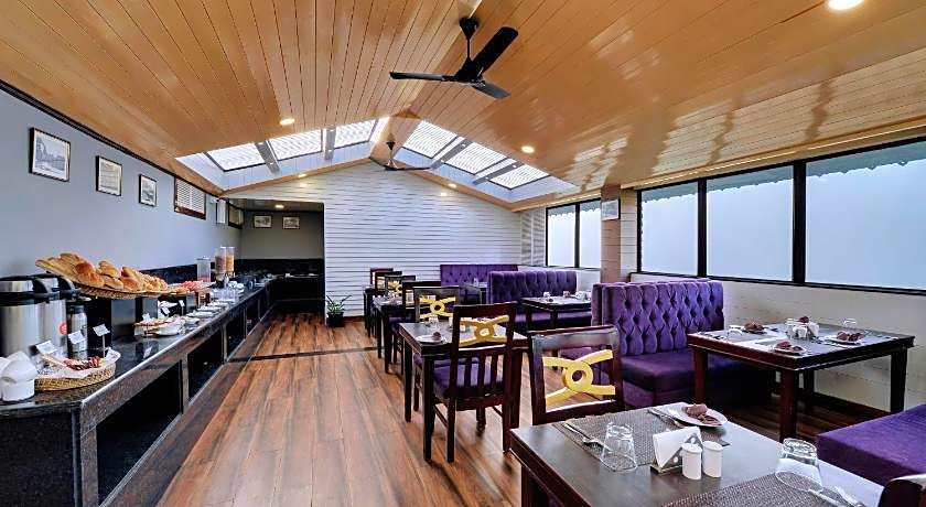 Sumitel Hotel 500 meters from Mall Road